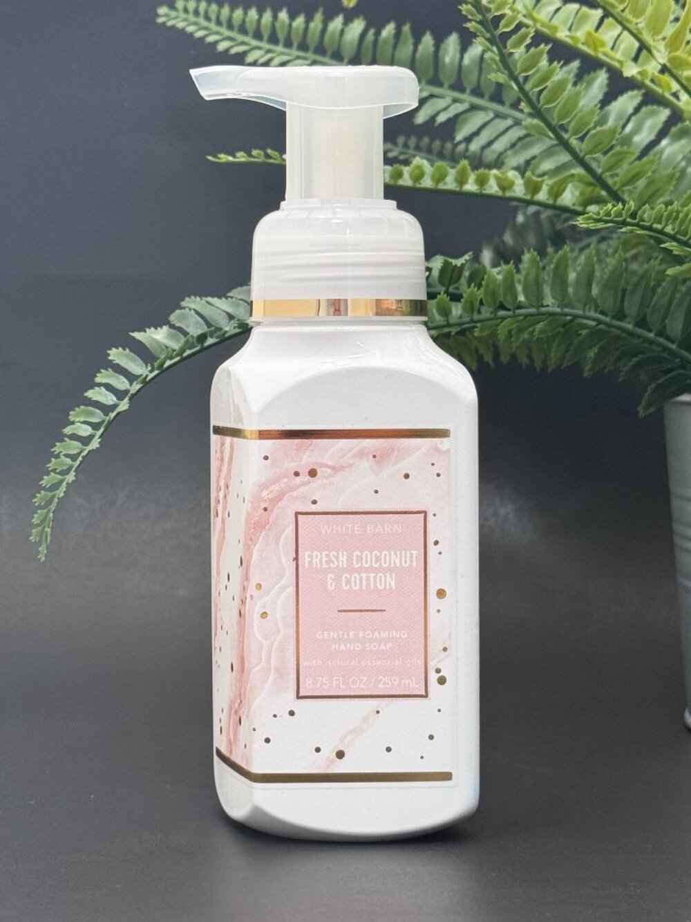 Bath & Body Works BBW White Barn Fresh Coconut & Cotton Gentle Foaming Hand Soap